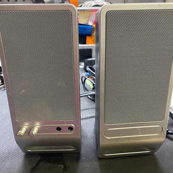 Altec Lansing VS2320 Powered Audio System 2.0 Computer - Picture 2 of 10